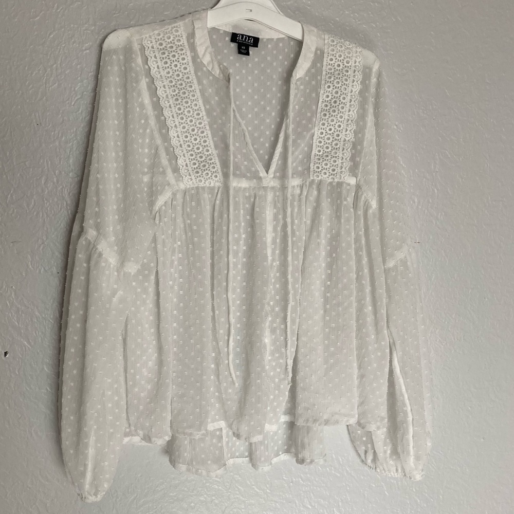 🕊White Lacey A.n.a Top🕊
